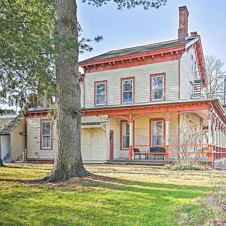 Centrally Located Apt In Victorian Mansion!